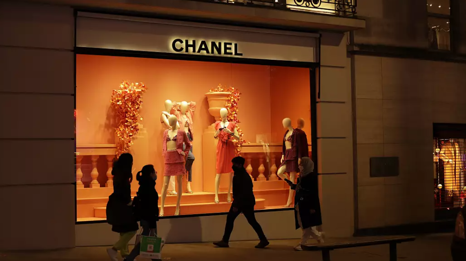Chanel bars Russians from buying luxury goods abroad